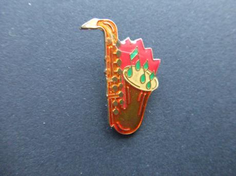 Saxofoon met muzieknoten